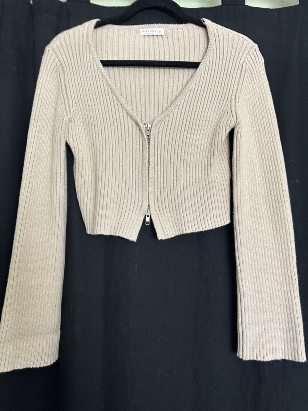 Ribbed Zip-Front V-Neck Crop Sweater - Beige